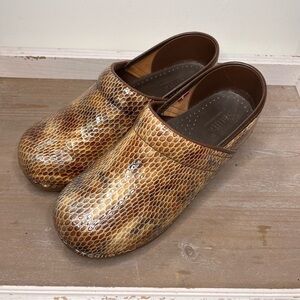 Sanita Tan Snake Skin Embossed Leather Women’s Clogs Rare-Size 38EU, 7.5-8US